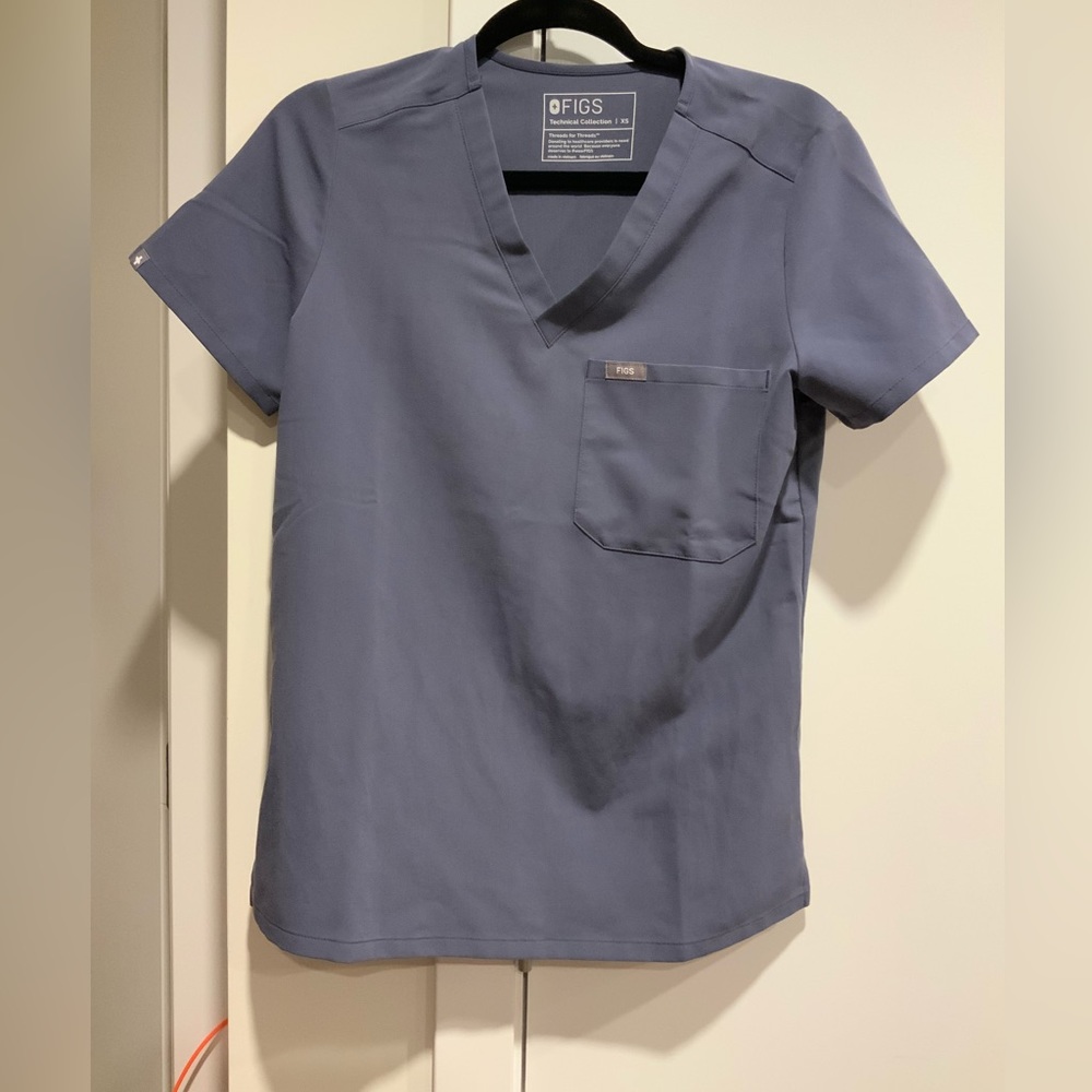 Figs: XS Space Navy scrub top and XS/P jogger scrub pants